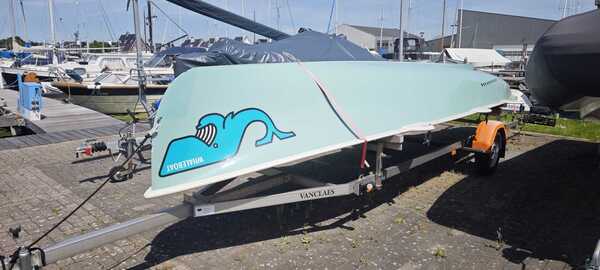 whaleboat-op-vanclaes-trailer-op-haven-oost whaleboat-op-vanclaes-trailer-op-haven-oost